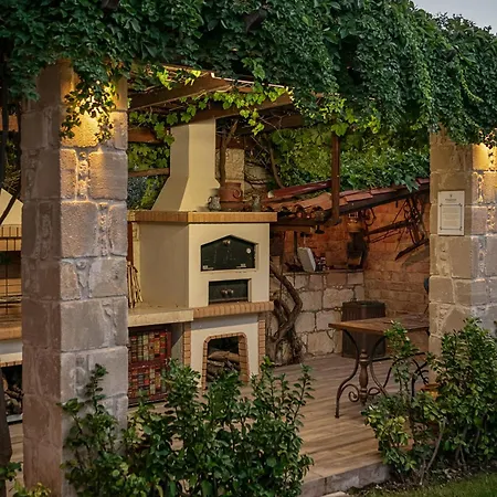 Arhontariki Villa *