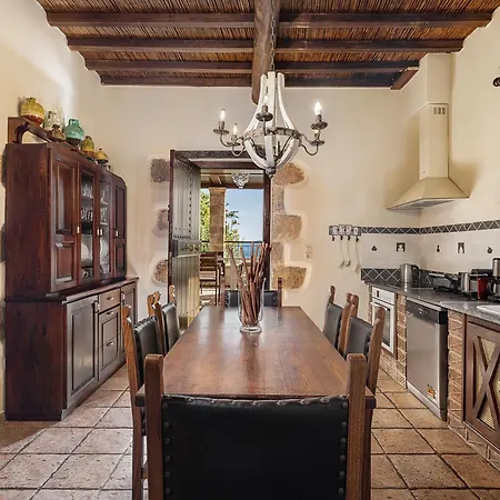 Villa Arhontariki *